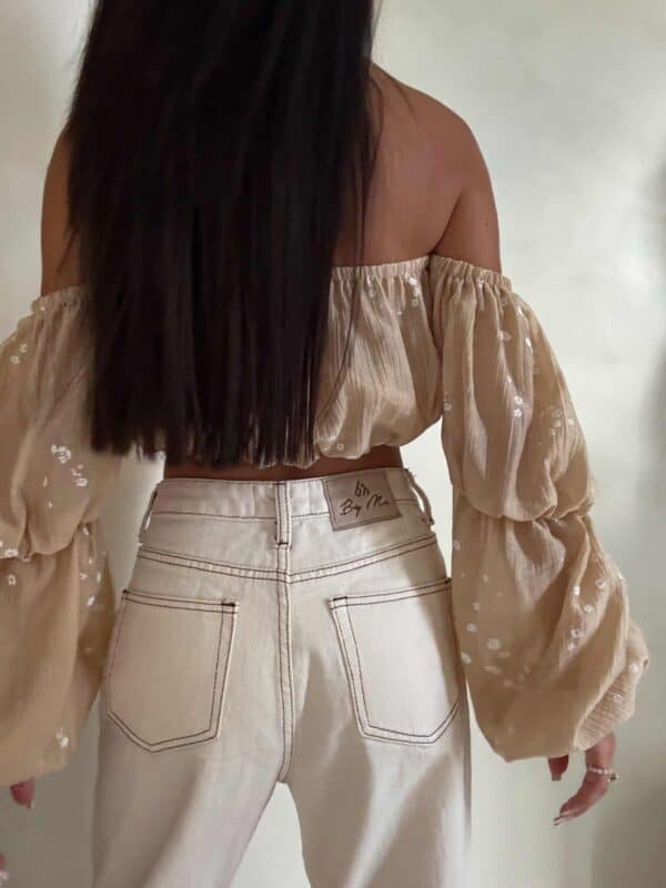 Bluzka hiszpanka MISS print kwiatuszki – beżowe Bluzka hiszpanka MISS print kwiatuszki – beżowe