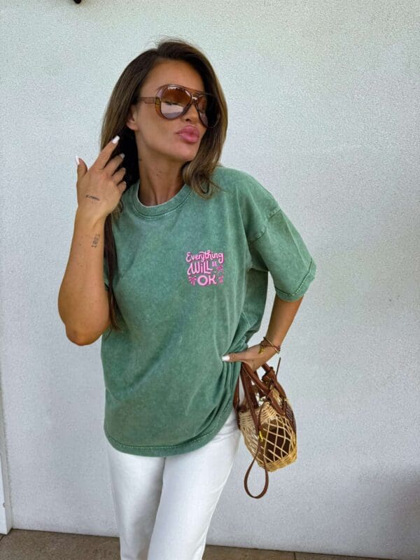 Dekatyzowany t-shirt WILL BE OK - rozbielony khaki Dekatyzowany t-shirt WILL BE OK - rozbielony khaki