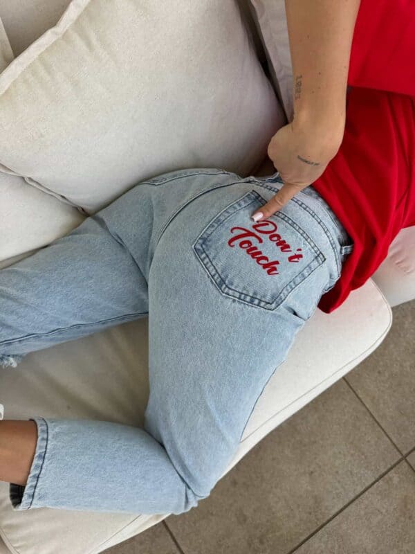 Jeansy MOM FIT DON'T TOUCH – jeansowe Jeansy MOM FIT DON'T TOUCH – jeansowe